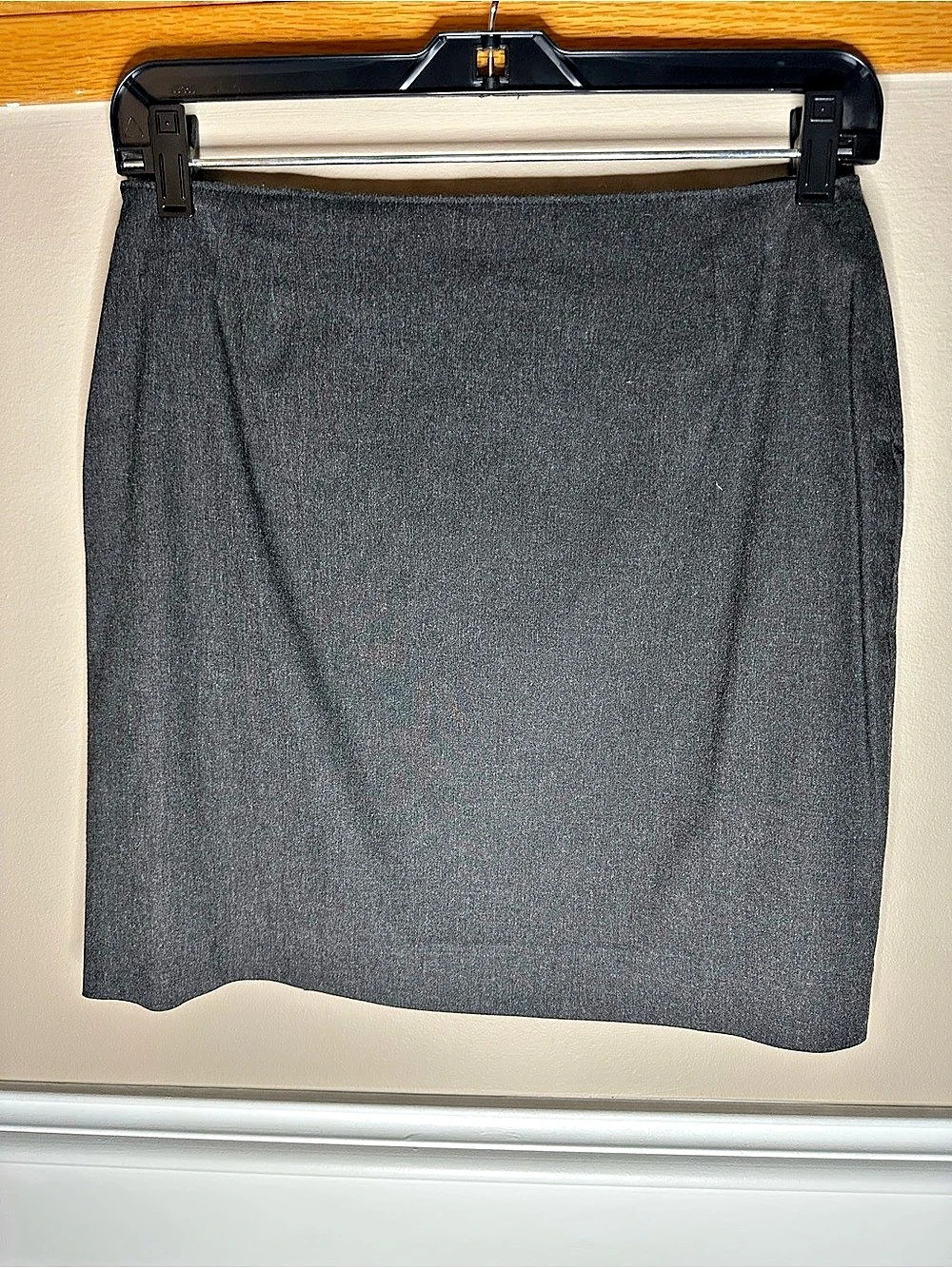 Gap Mini Skirt in Gray Like New size 2